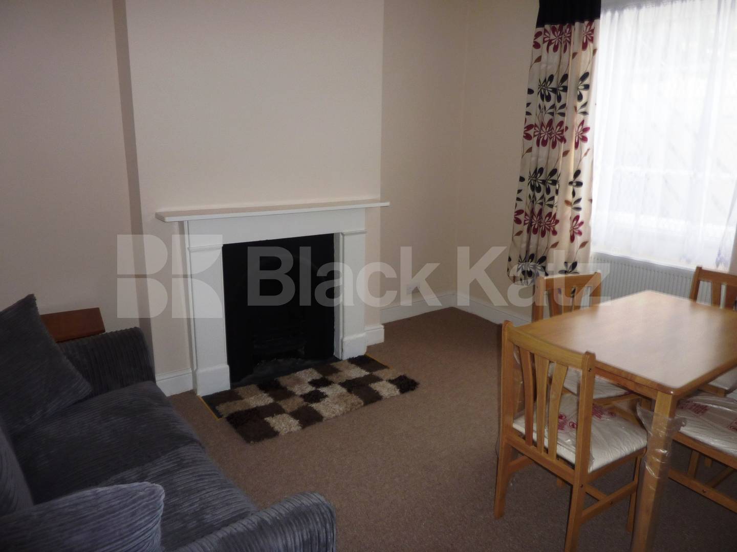 			NEAR PRIMROSE HILL!, 2 Bedroom, 1 bath, 1 reception Flat			 Manley Street, PRIMROSE HILL